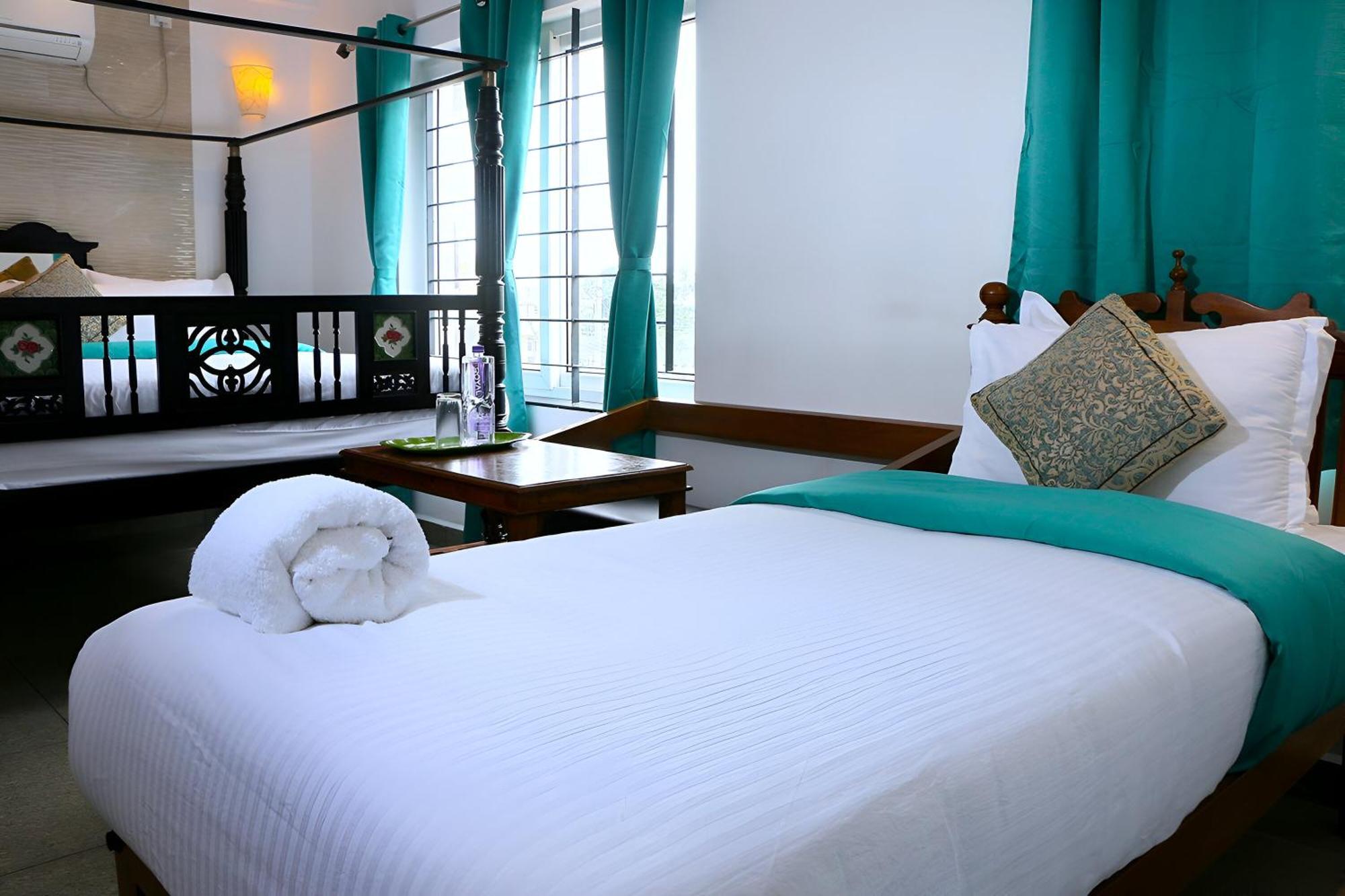 Le Holiday Inn Пондичерри Экстерьер фото