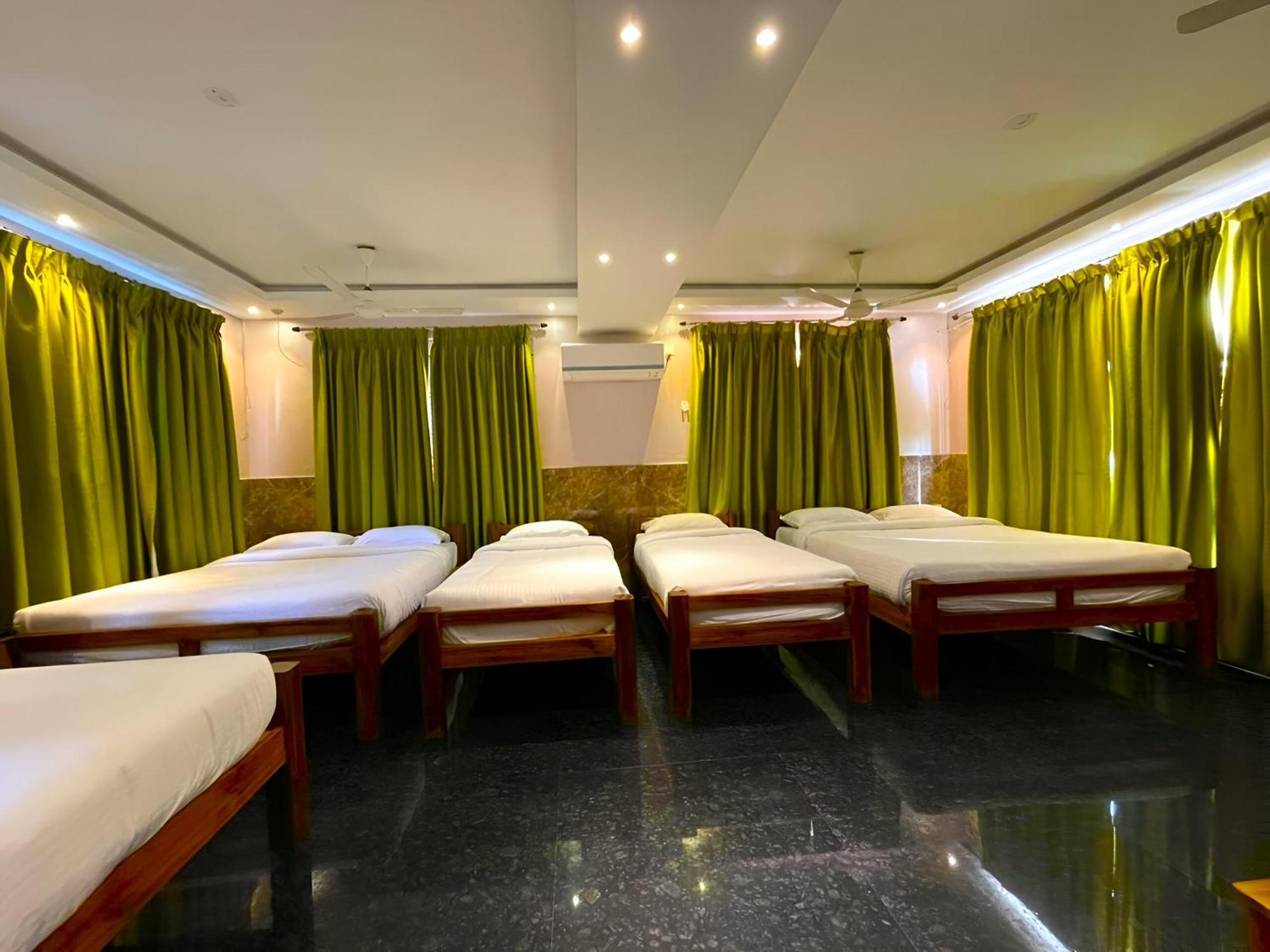 Le Holiday Inn Пондичерри Экстерьер фото