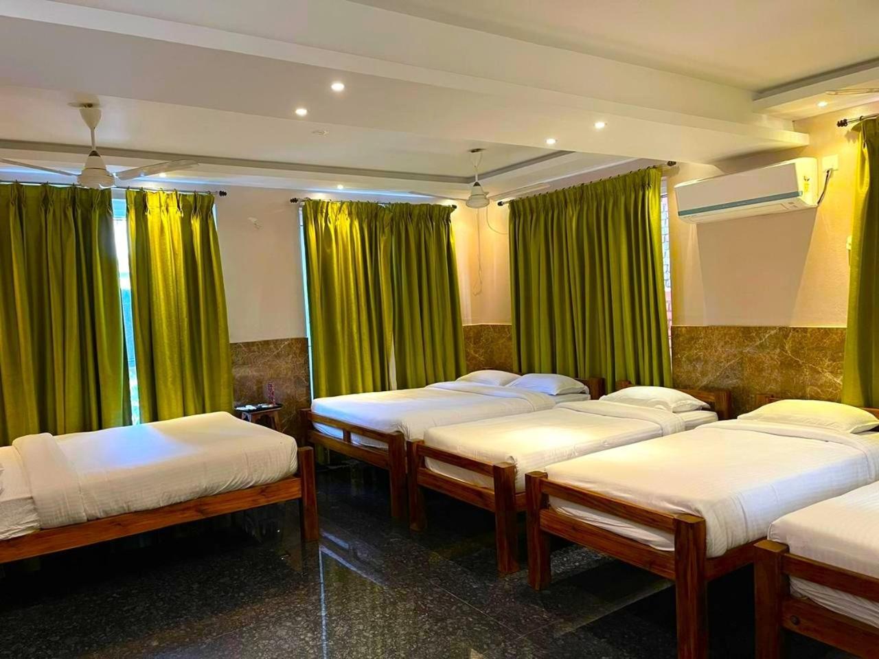 Le Holiday Inn Пондичерри Экстерьер фото